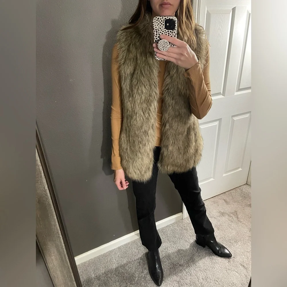 Banana Republic Faux Fur Vest - Picture 1 of 9